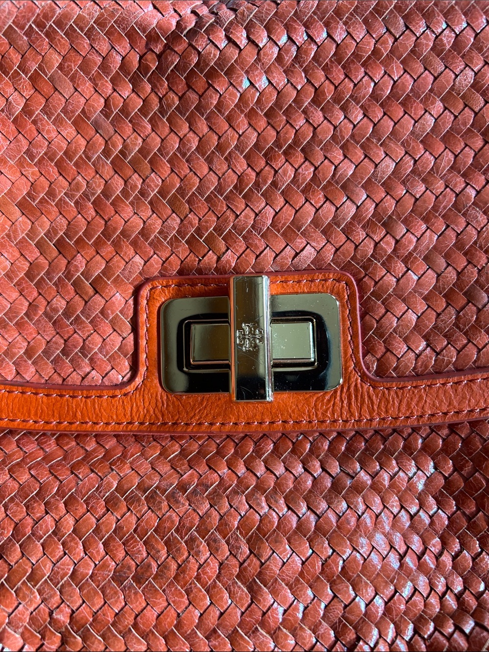 Tory Burch Coral Orange Woven Fringe Shoulder Bag with Gold Chain - Picture 2 of 10